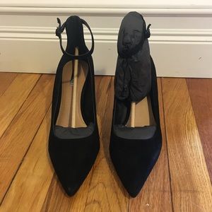 Tahari heels